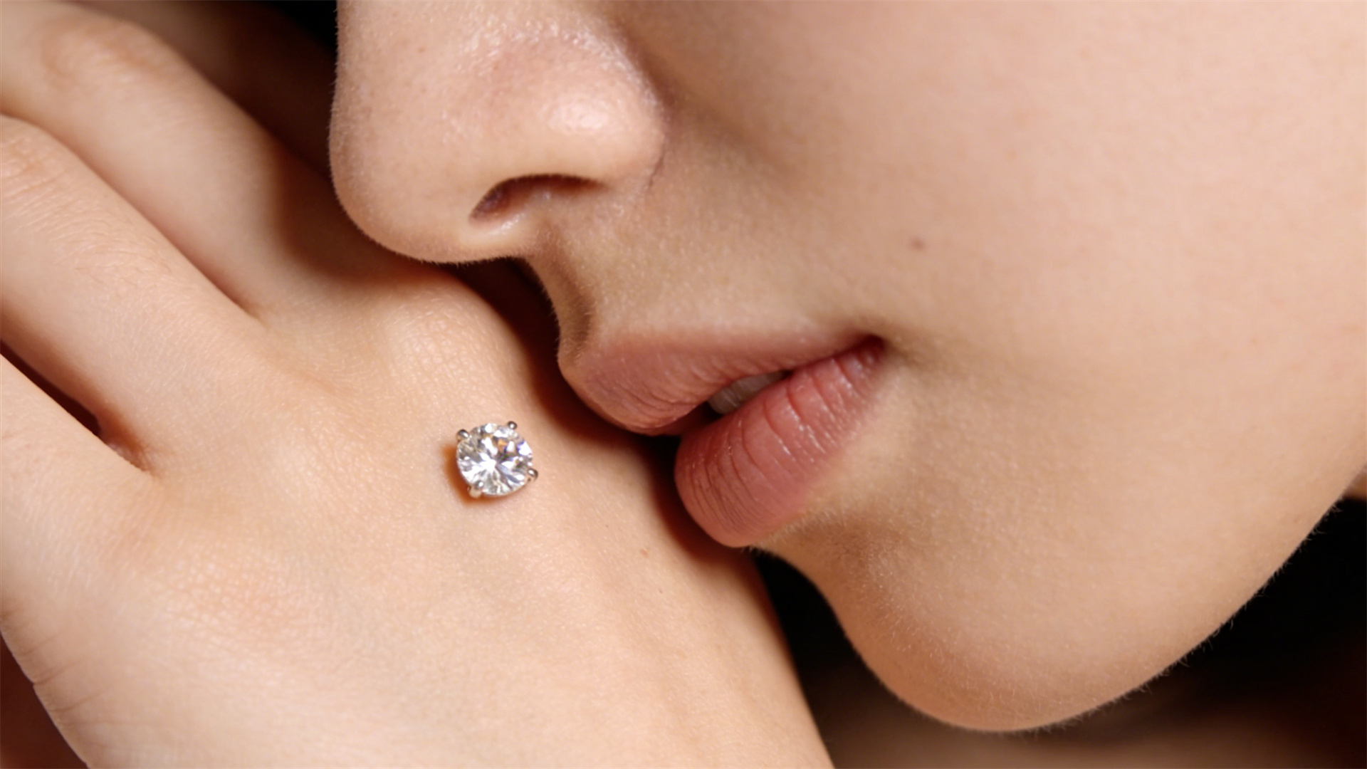 Dog cremated remains diamonds: Minimalist memorial services gain wider acceptance among young people in 2026.